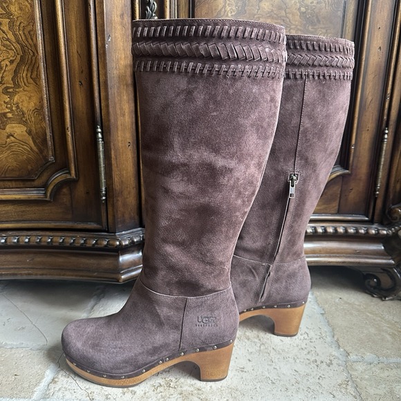UGG Australian Boots Women's Size 8 Rosabella Brown Suede‎ Leather Heeled Studs - Picture 1 of 14